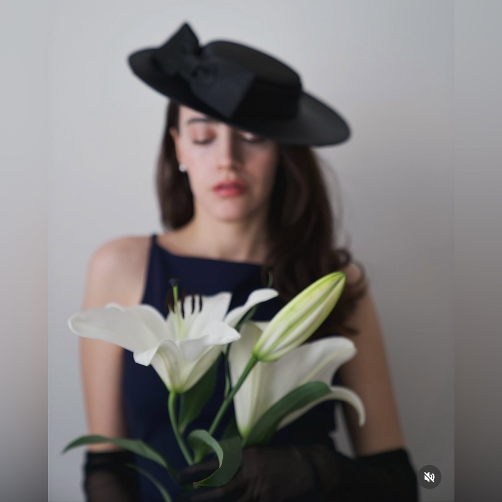 Elegant Black Women's Hat and Gloves set